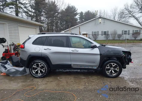 2015 Jeep Cherokee Trailhawk from USA, damaged, VIN 1C4PJMBS5FW779855